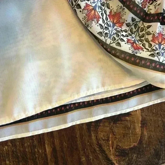 Max Studio | Flowy Floral Top w/Bell Sleeves - Picture 4 of 5